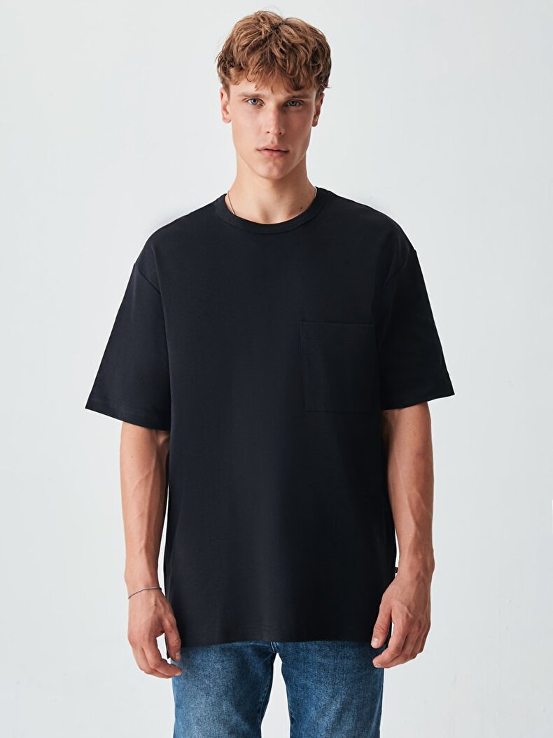 Oversized With Pockets Black T-shirt
