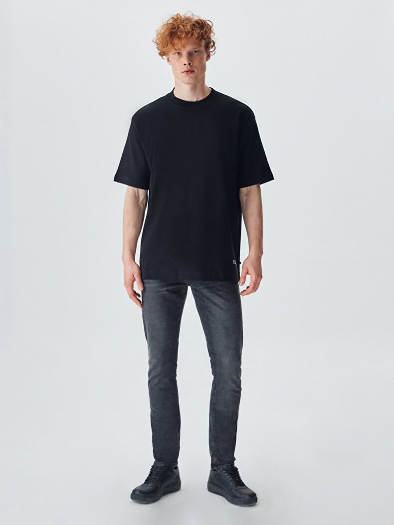 Oversized Round Collar Zwart T-shi̇rt