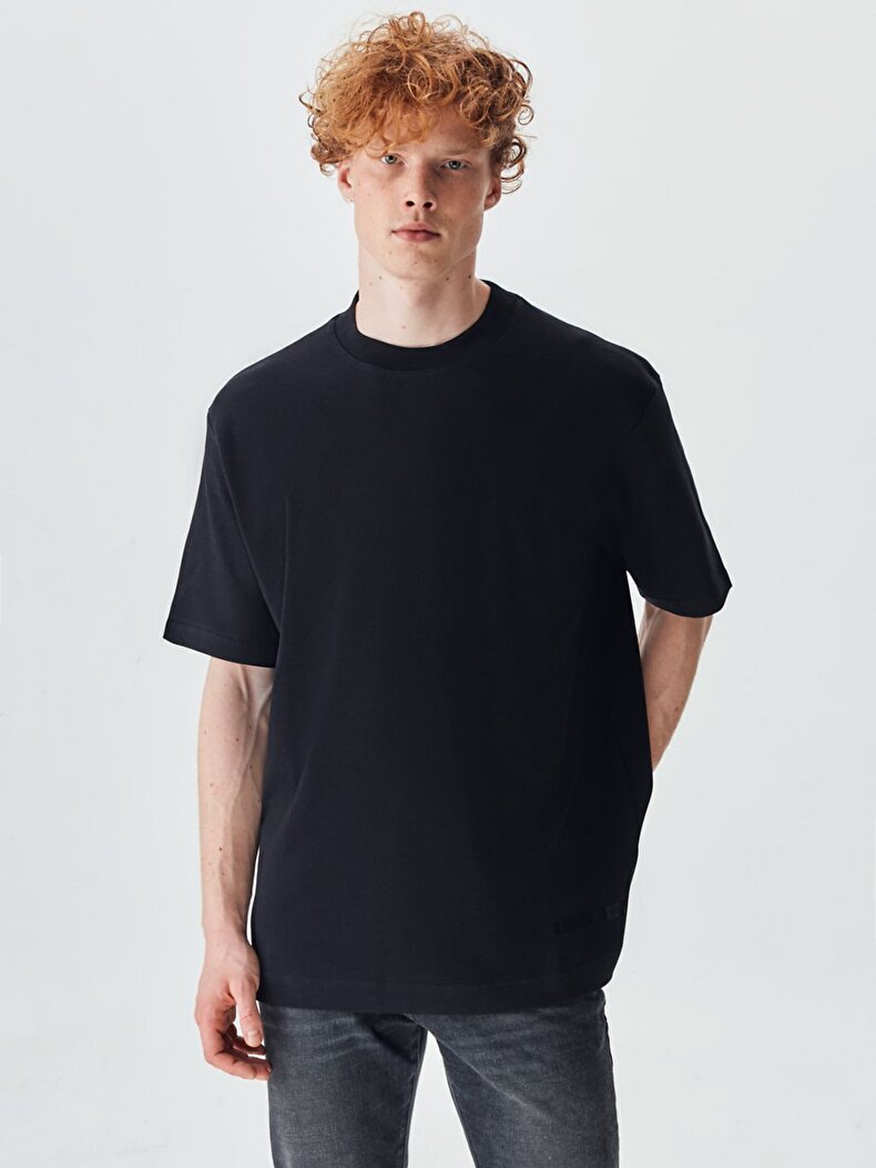 Oversized Round Collar Zwart T-shi̇rt