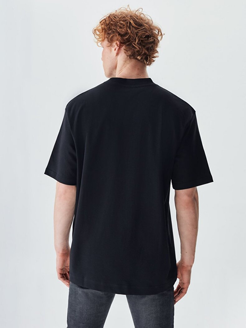 Oversized Round Collar Zwart T-shi̇rt