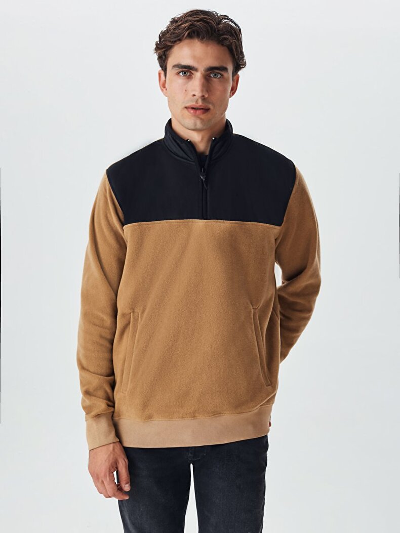 Turtle Neck Zipper Closing Straight Collar