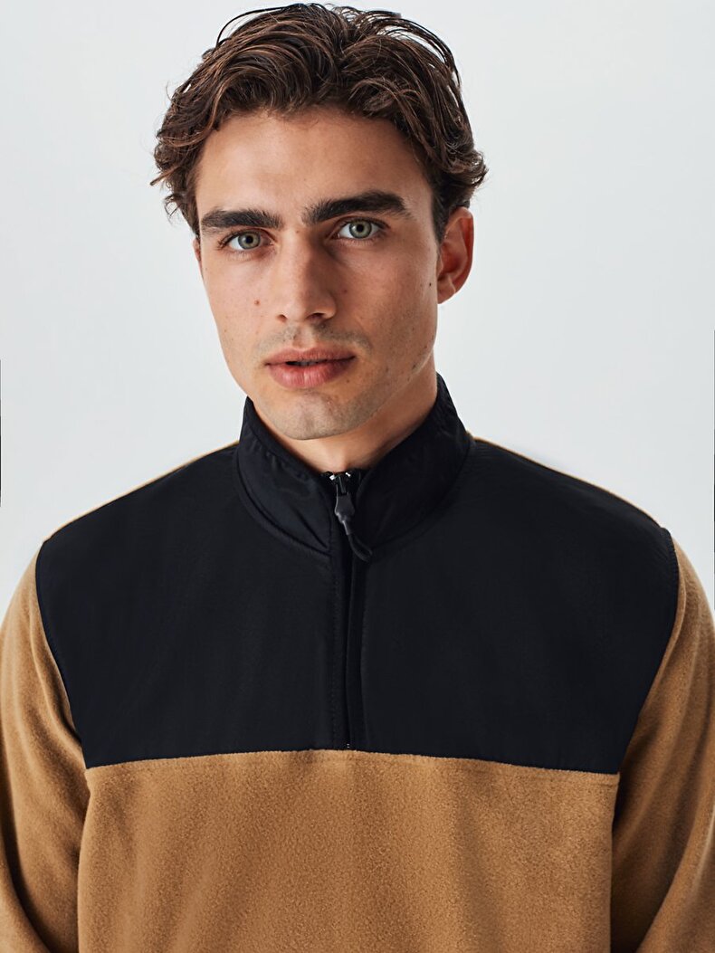 Turtle Neck Zipper Closing Straight Collar