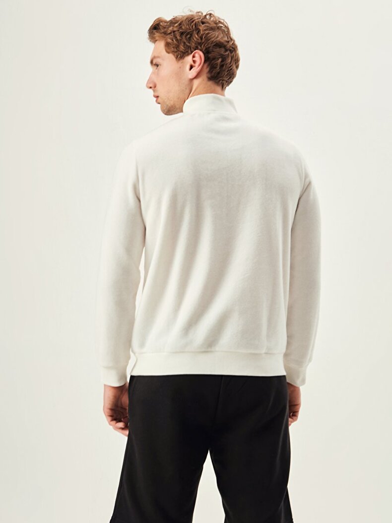 Turtle Neck Zipper Closing Wit Sweatshirt