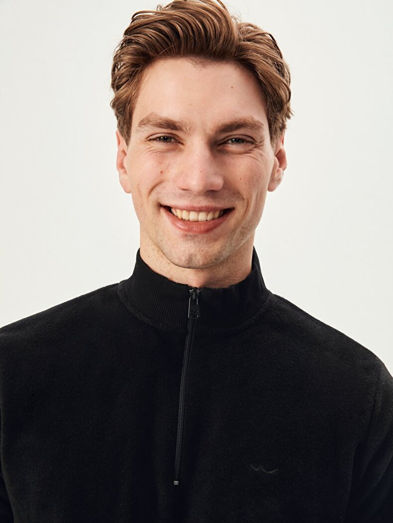 Turtle Neck Zipper Closing Zwart Sweatshirt