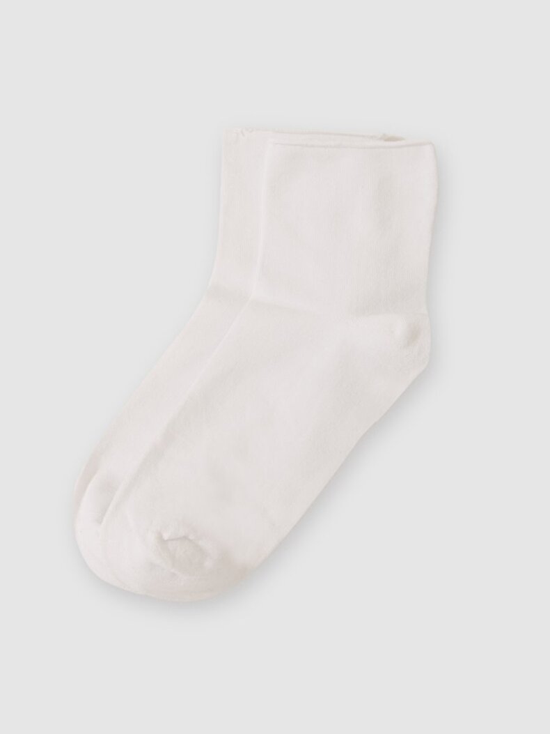 Socket White Socks