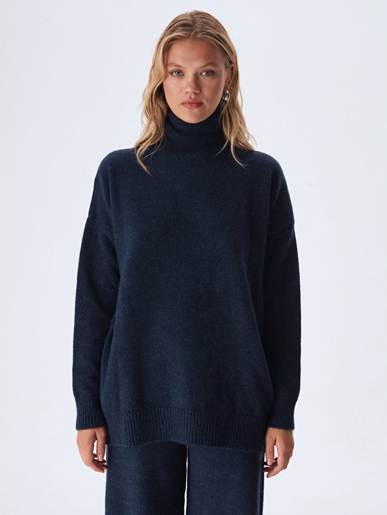 Turtle Neck Loose Fit Donkerblauw Trui̇