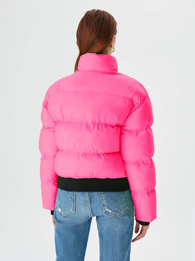 Puffer Neon Pink Mantel