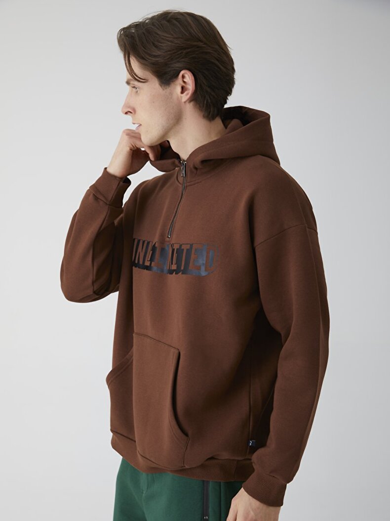 Turtle Neck Zipper Closing Print With Print Braun Sweatshirt