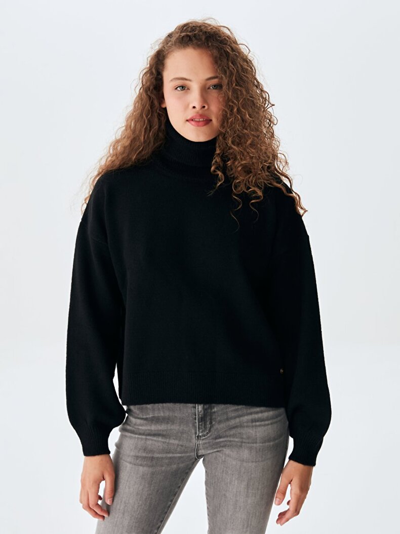Turtle Neck Knitted Black Pullover