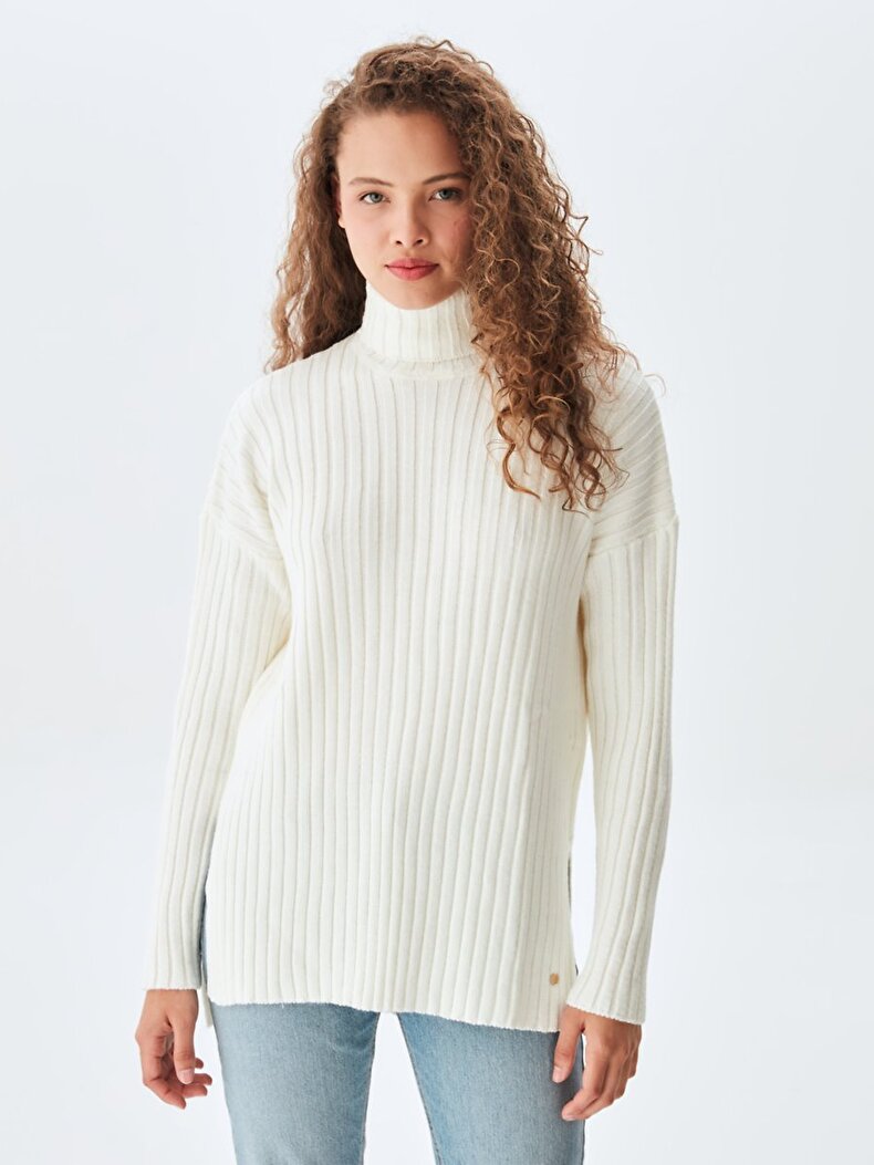 Turtle Neck Weiss Pullover