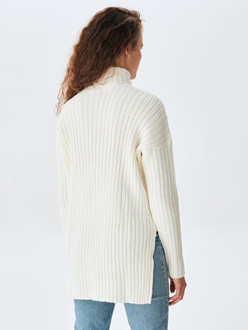 Turtle Neck Weiss Pullover
