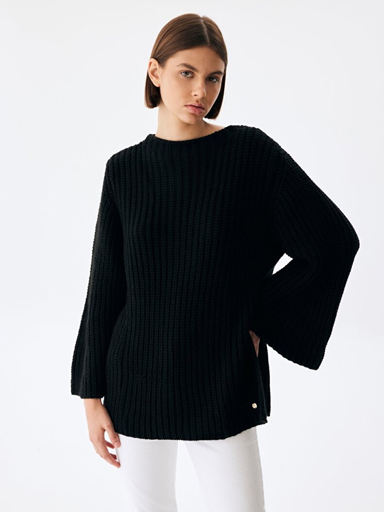 Textured Knitted Black Pullover