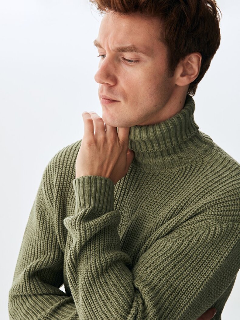 Turtle Neck Knitted Green Pullover