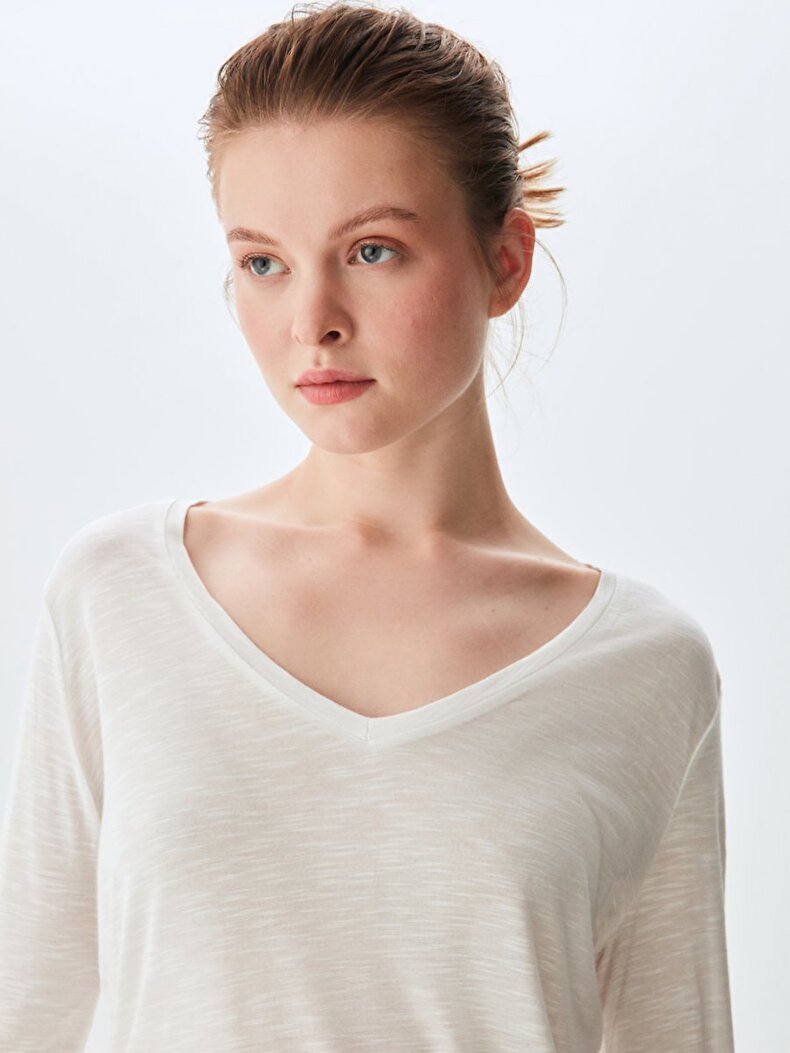 Thin V-neck White Sweatshirt