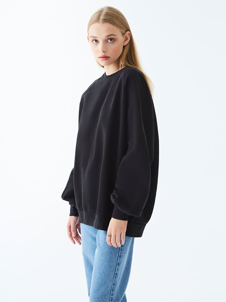 Oversized Black Sweatshirt