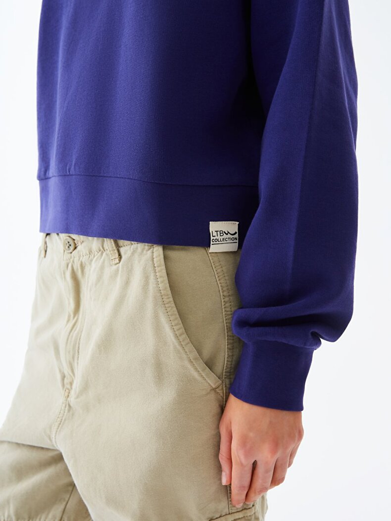 Turtle Neck Zipper Closing Short Dark Blue Sweatshirt