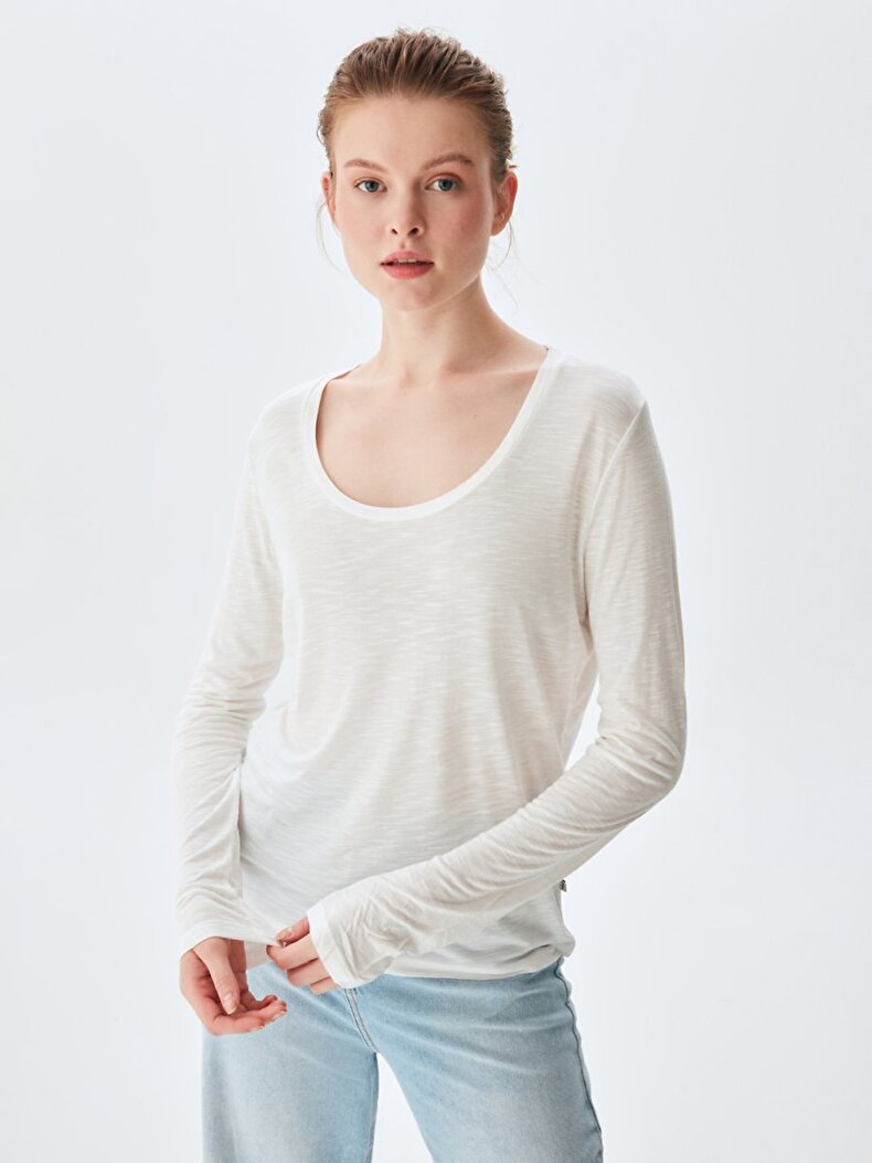 Round Collar Thin White Sweatshirt