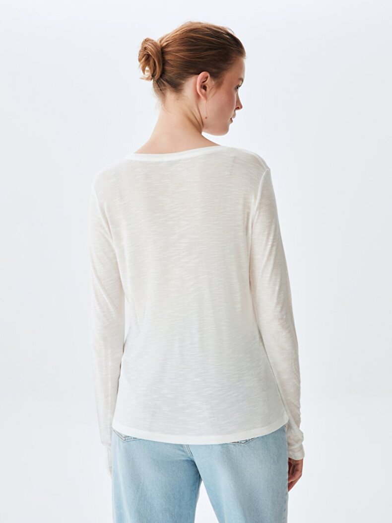 Round Collar Thin White Sweatshirt