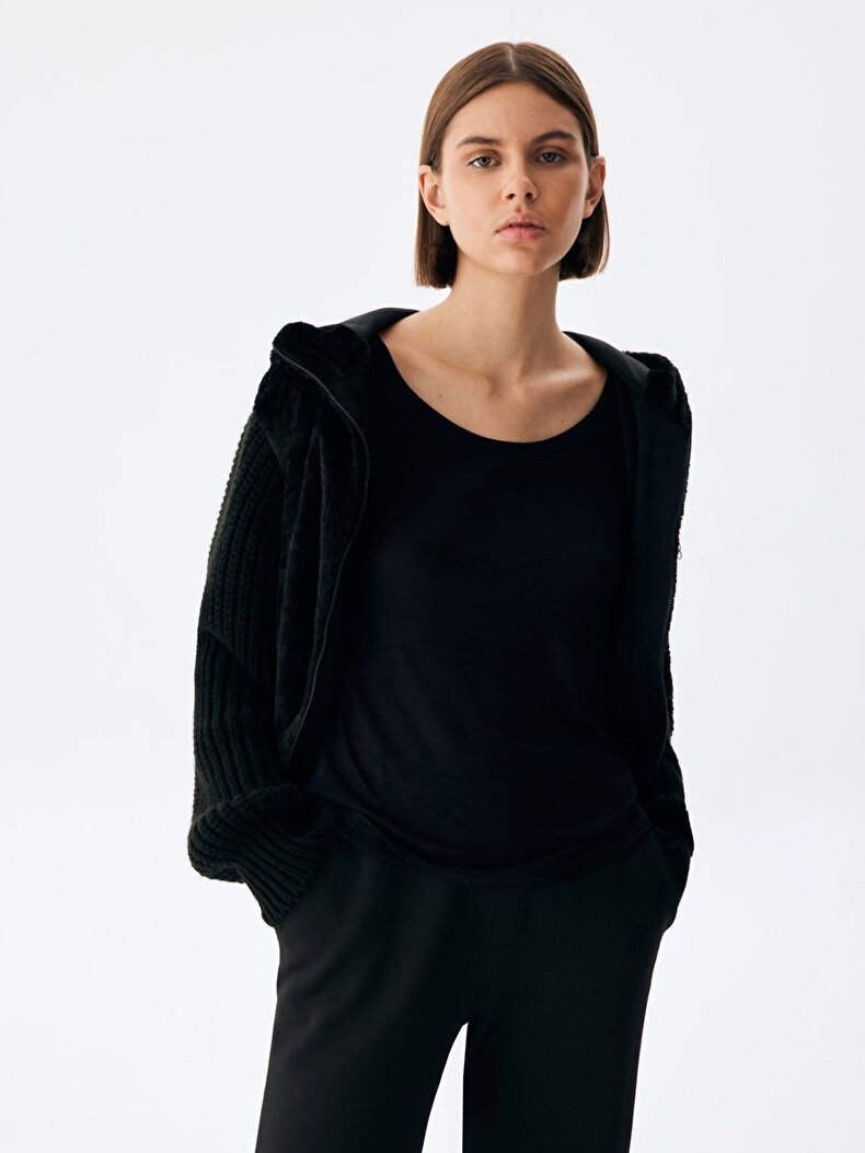 Round Collar Thin Black Sweatshirt