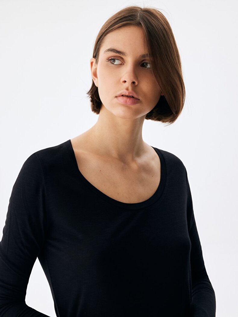 Round Collar Thin Black Sweatshirt