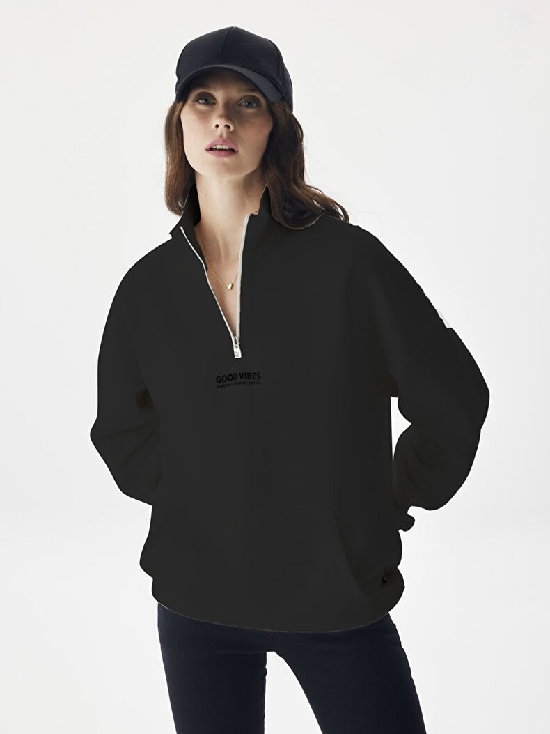 Oversized Turtle Neck Zipper Closing Black Sweatshirt