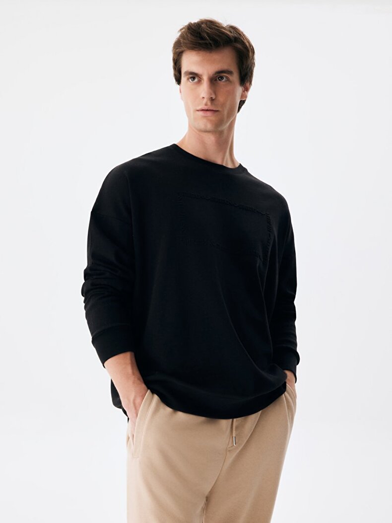 Crew Neck Basic Black Sweatshirt