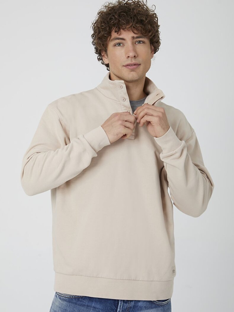 Collar Turtle Neck Buttoned Beige Sweatshirt