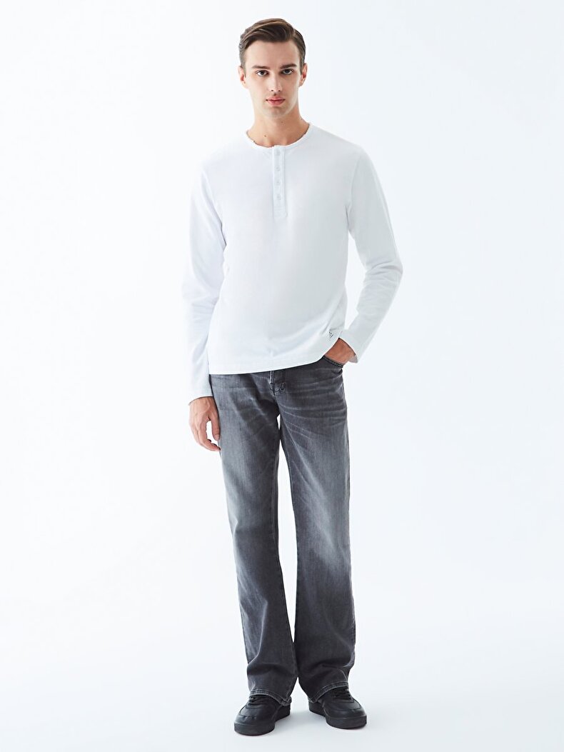 Basic Collar Turtle Neck Buttoned White