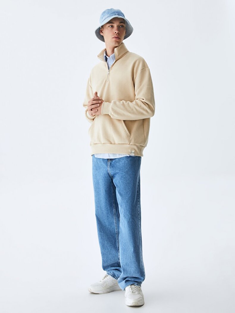 Zipper Collar Creme Sweatshirt