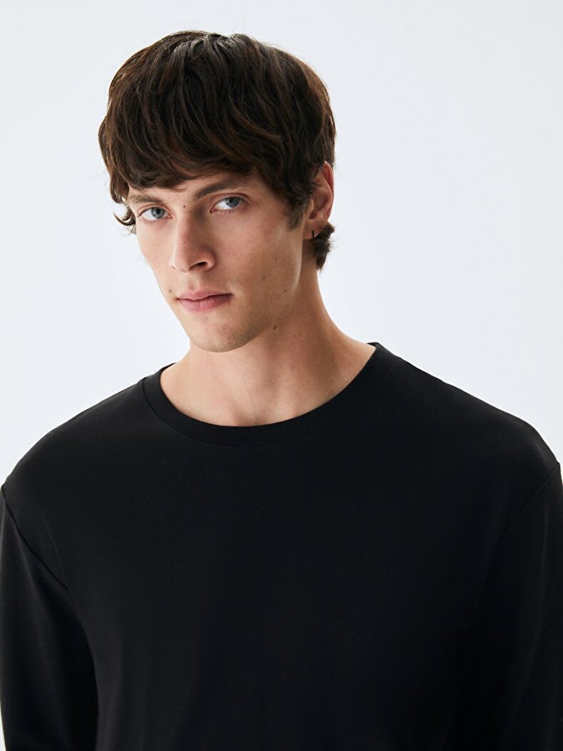 Crew Neck Black Sweatshirt