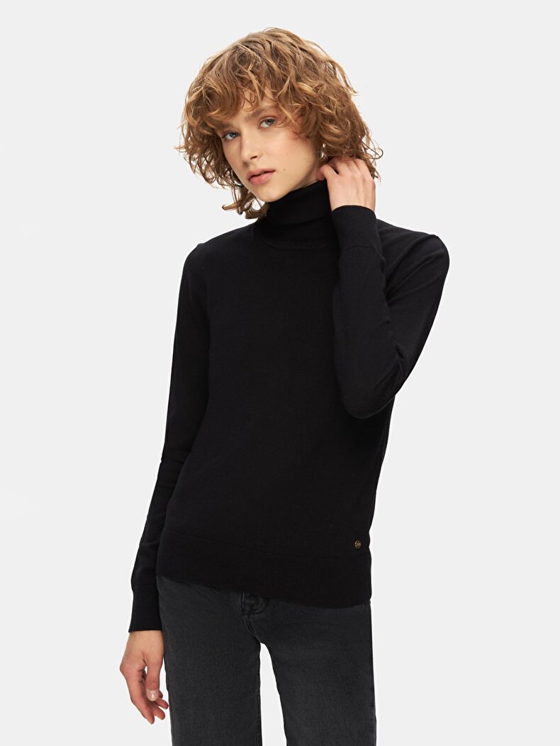 Black Pullover