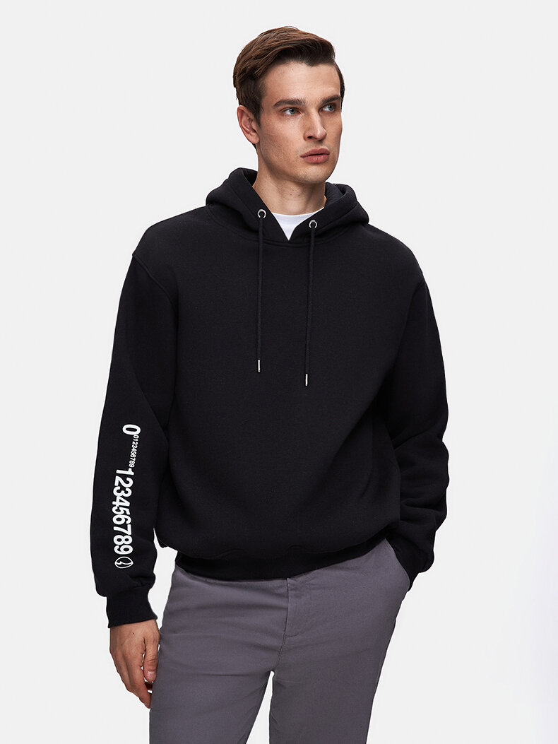 Kolu Baskılı Kapüşonlu Siyah Sweatshırt