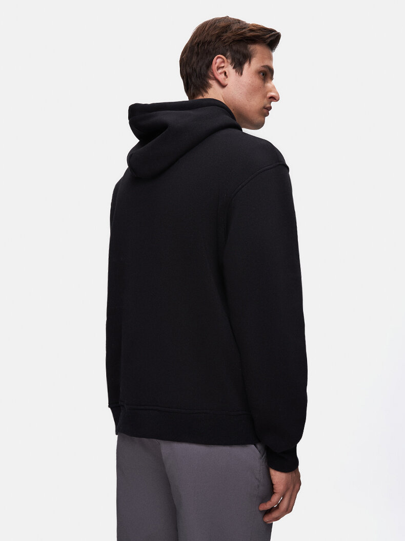 Kolu Baskılı Kapüşonlu Siyah Sweatshırt