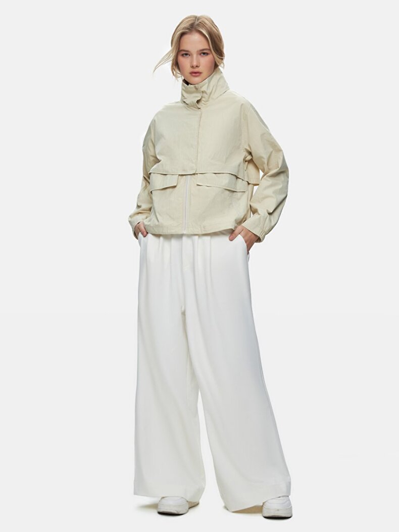 Uzun Kollu Dik Yaka Önü Cepli Bej Ceket Uzun Kollu Dik Yaka Önü Cepli Bej Ceket