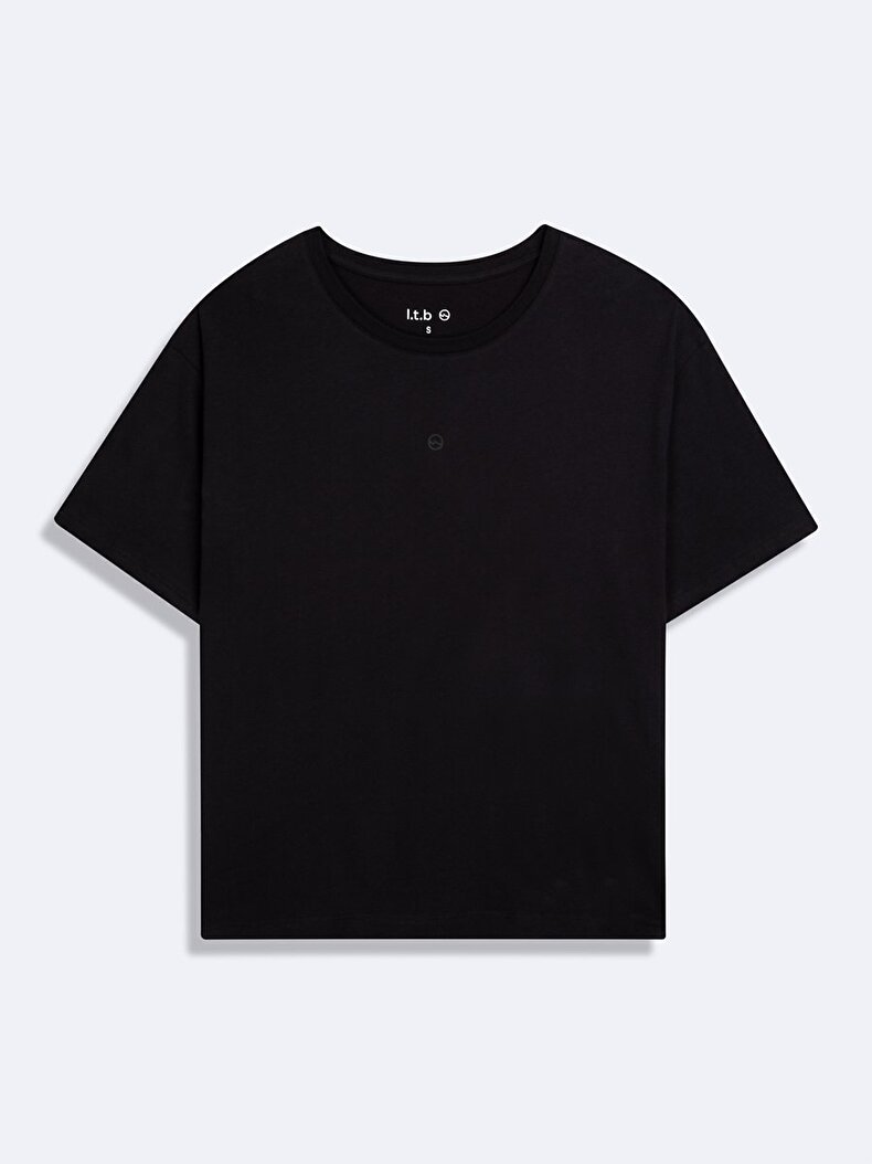 Black T-shirt