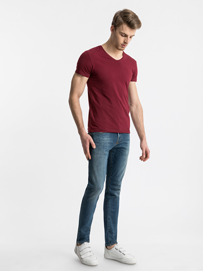 V-neck Red T-shirt