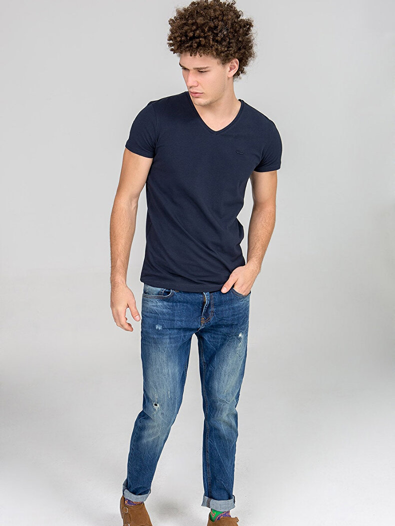 V-neck Navy T-shirt