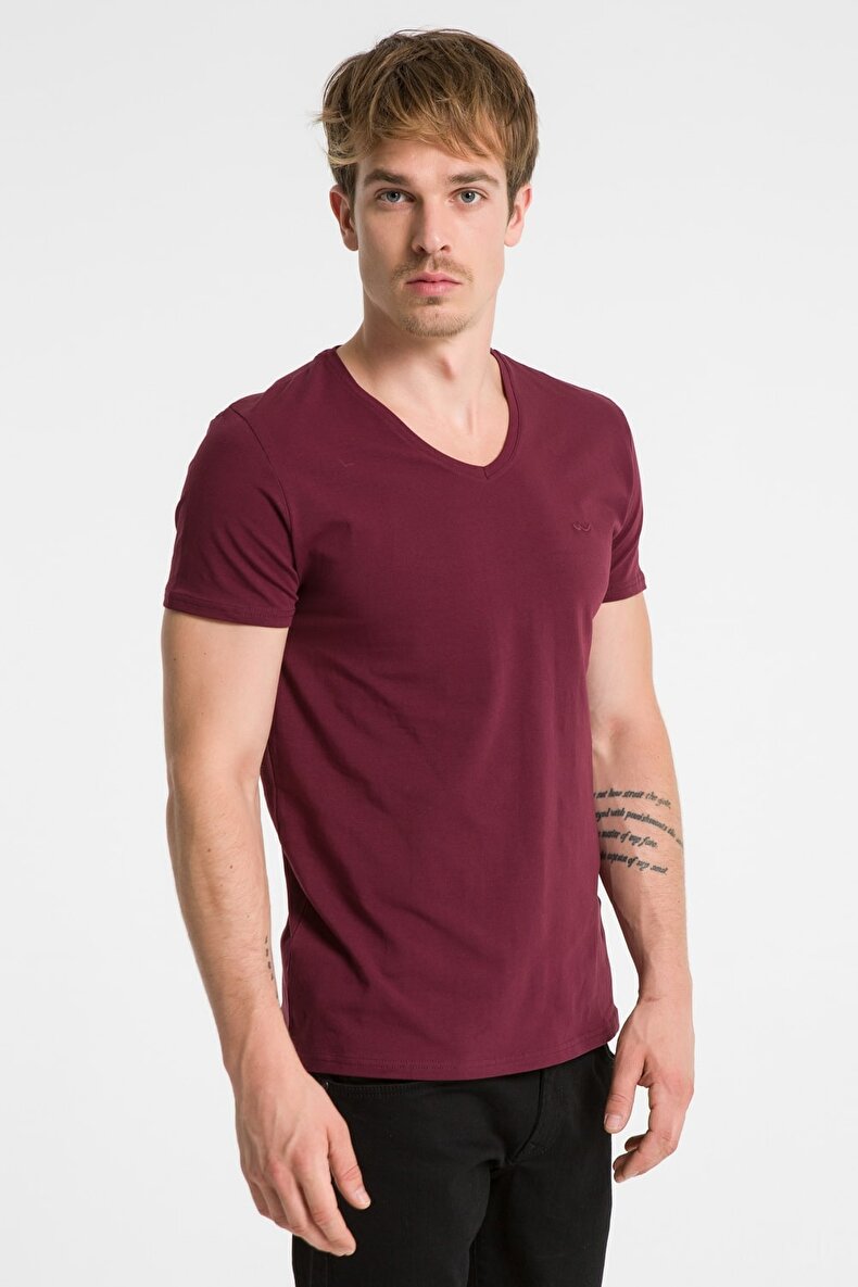 V-neck Red T-shirt