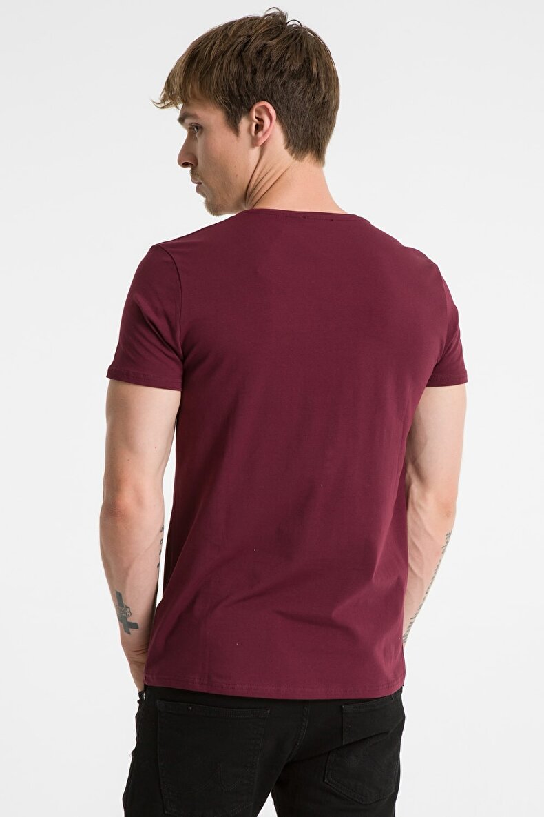 V-neck Red T-shirt
