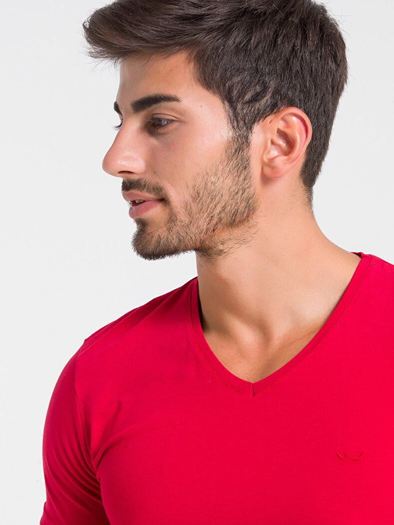 V-neck Red T-shirt