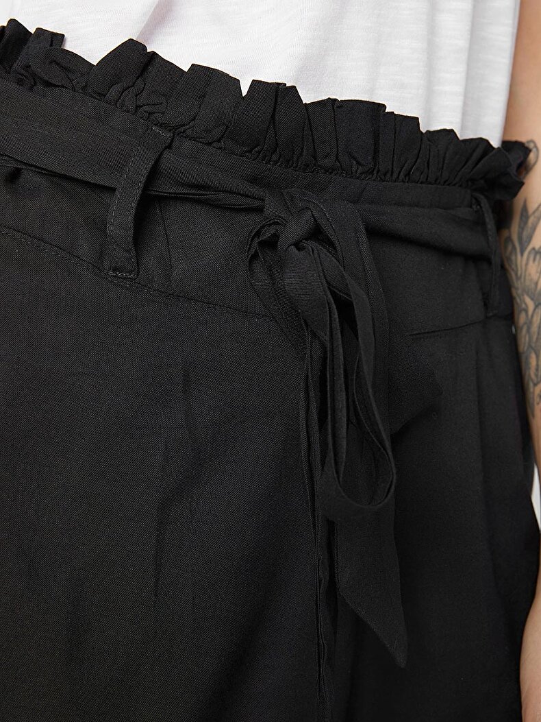SCHWARZ SHORTS 