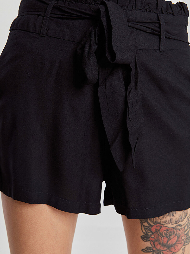 SCHWARZ SHORTS 