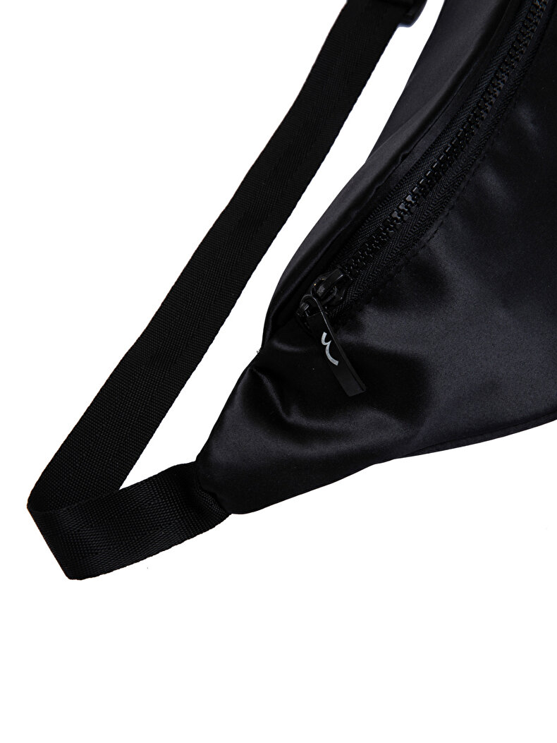 SCHWARZ TASCHE 
