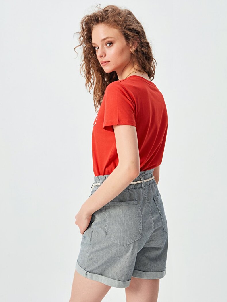 Arched Short Shorts