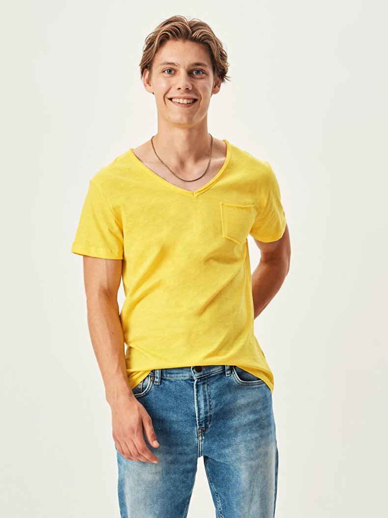 V-neck With Pockets Yellow T-shirt