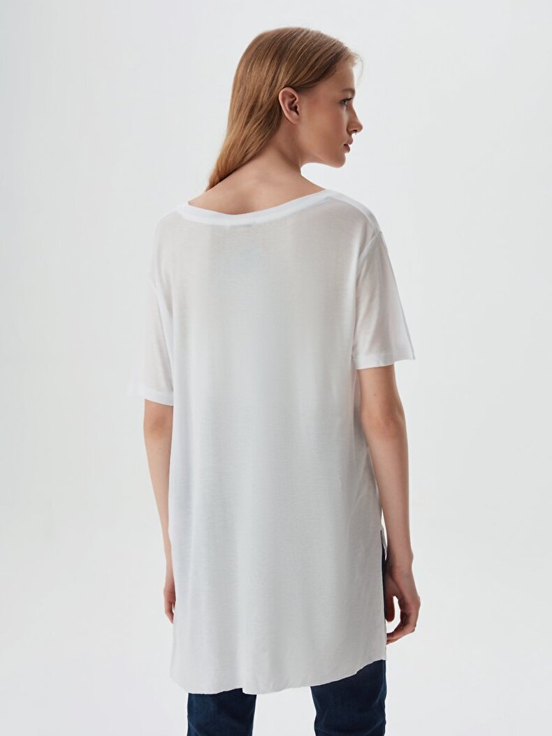 Oversized V-neck White T-shirt