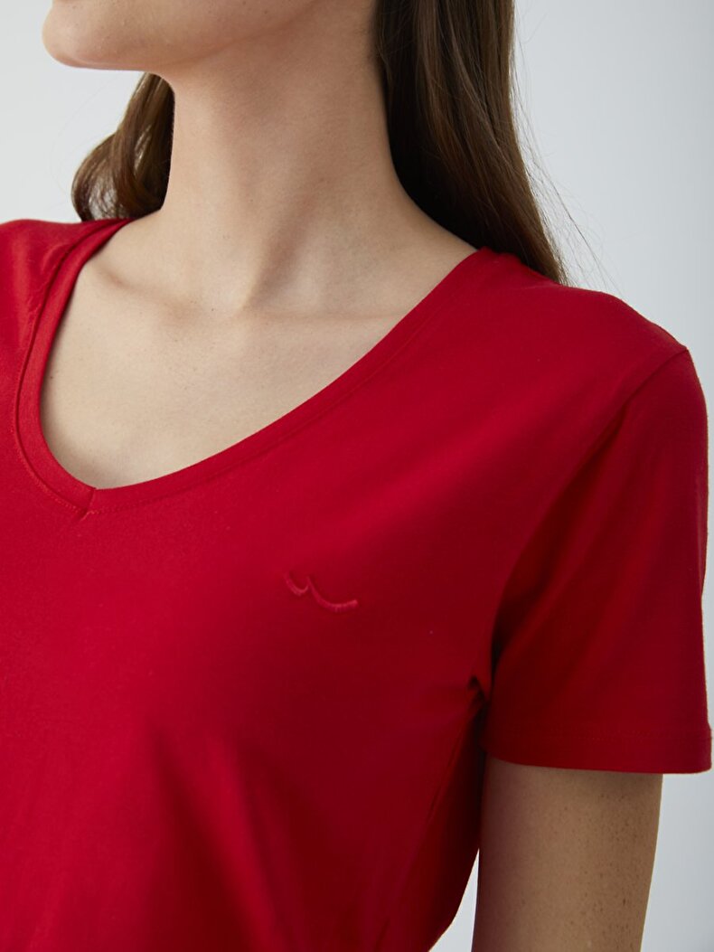 V-neck Red T-shirt