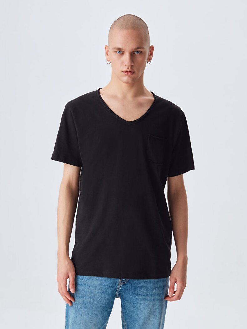 V-neck With Pockets Black T-shirt