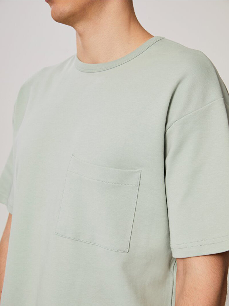 Loose Fit With Pockets Green T-shirt