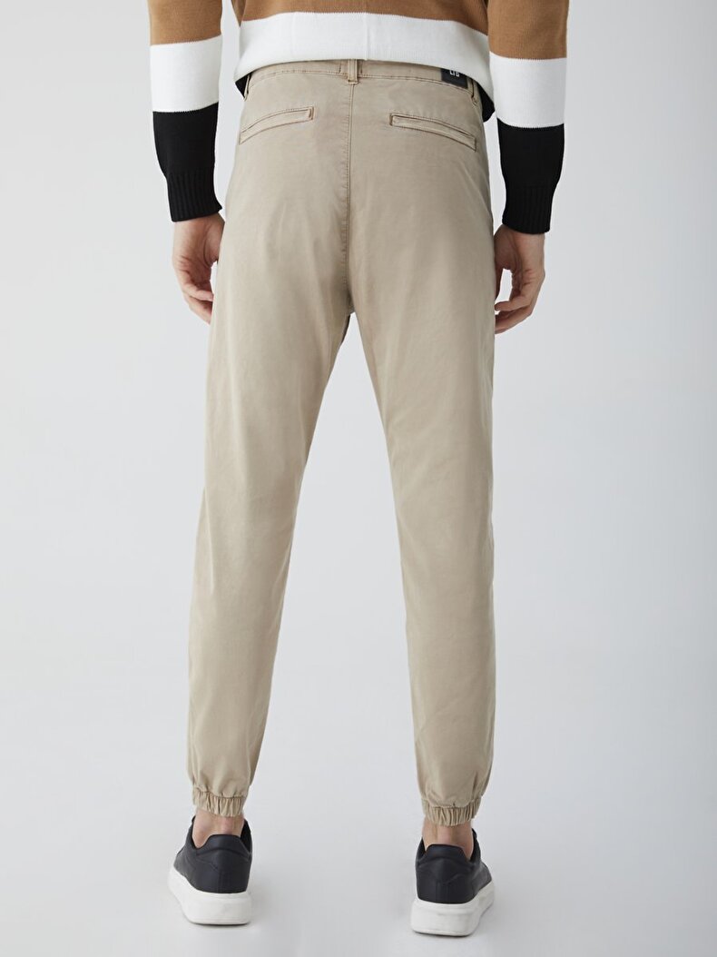 Beige Hosen